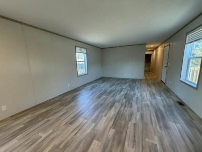 Photo 3 of 11 of home located at 2525 County Line Rd., #358 Des Moines, IA 50321