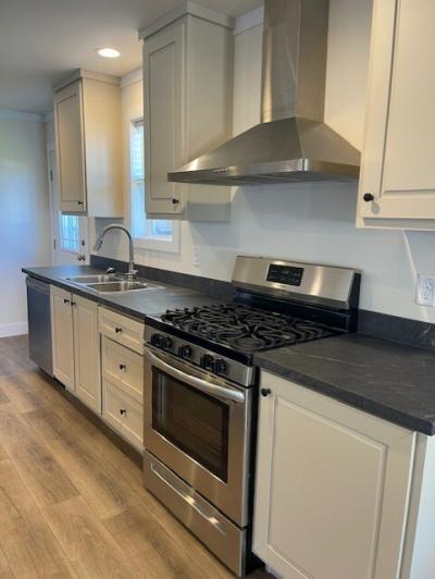 Photo 2 of 25 of home located at 30 Bellwood Drive #30 Swartz Creek, MI 48473