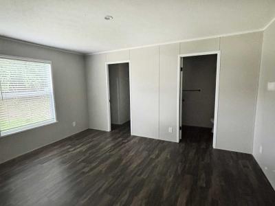 Photo 3 of 6 of home located at 462 Shady Brook Hts. Greenwood, IN 46142