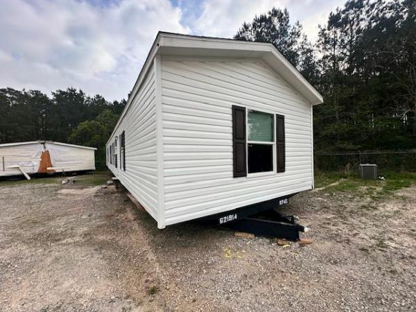 Photo 1 of 2 of home located at Repo Depot (Refurb Lot Only) 500 W Presley Blvd (Main Lot 9 McComb, MS 39648