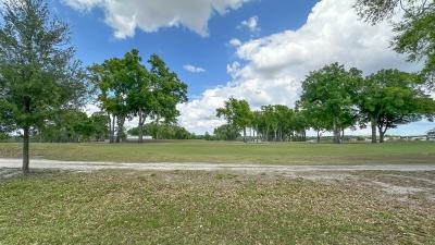 Photo 3 of 18 of home located at 640 Cedar Ln Lady Lake, FL 32159