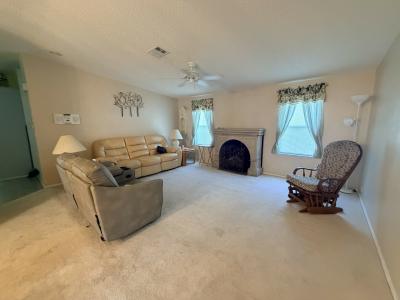 Photo 2 of 11 of home located at 739 Gladiola Dr Auburndale, FL 33823