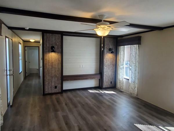 2022 Clayton Wakarusa 96AMF16763BH22   (Model Series- American Made)  Model Name - 7616-510 Farmstead  Home