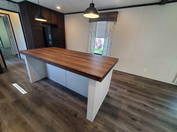 2022 Clayton Wakarusa 96AMF16763BH22   (Model Series- American Made)  Model Name - 7616-510 Farmstead  Home