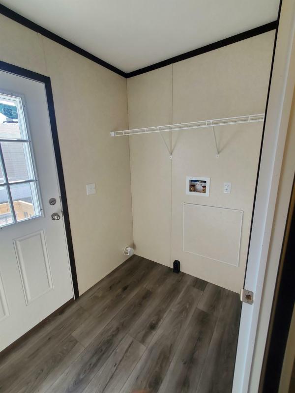 2022 Clayton Wakarusa 96AMF16763BH22   (Model Series- American Made)  Model Name - 7616-510 Farmstead  Home