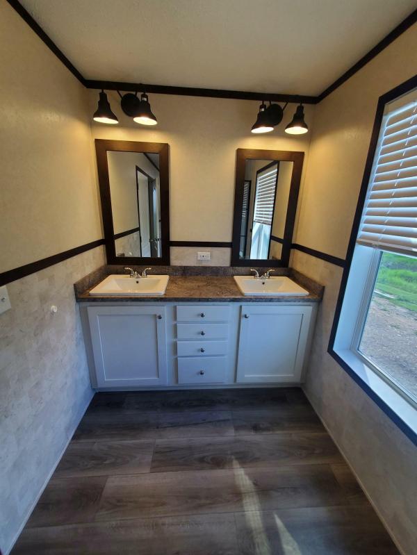 2022 Clayton Wakarusa 96AMF16763BH22   (Model Series- American Made)  Model Name - 7616-510 Farmstead  Home