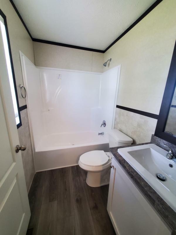 2022 Clayton Wakarusa 96AMF16763BH22   (Model Series- American Made)  Model Name - 7616-510 Farmstead  Home