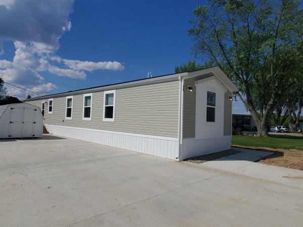 2022 Clayton Wakarusa 96AMF16763BH22   (Model Series- American Made)  Model Name - 7616-510 Farmstead  Home