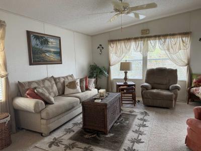 Photo 5 of 8 of home located at 366 Lake Erie Lane Mulberry, FL 33860