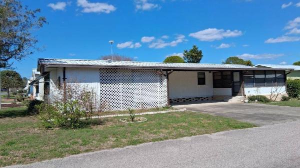 Photo 1 of 2 of home located at 28 Lakeview Dr Fruitland Park, FL 34731