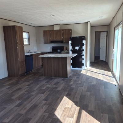 Photo 2 of 8 of home located at 1610 Silverwood Dr Lebanon, MO 65536