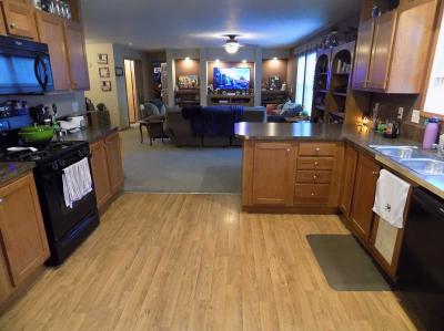 Photo 4 of 31 of home located at 24829 Frontier Circle Flat Rock, MI 48134