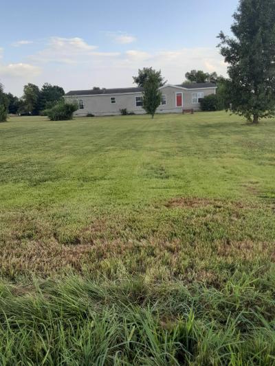 Mobile Home at 16035 Caplinger Pond Rd Marion, IL 62959