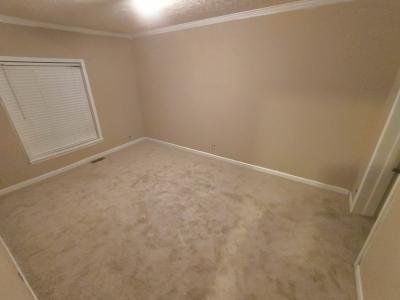 Photo 4 of 10 of home located at 16035 Caplinger Pond Rd Marion, IL 62959