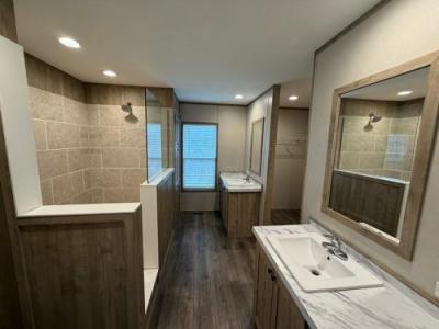 Photo 2 of 21 of home located at 1190 S Dixie Blvd Lo Radcliff, KY 40160