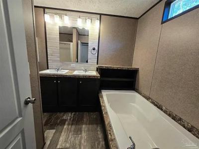 Photo 5 of 16 of home located at 3178 Audrey Dr Crestview, FL 32539