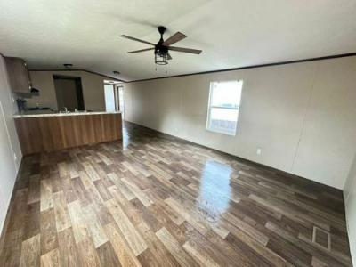 Photo 4 of 10 of home located at 104 N 12th St A Highlands, TX 77562