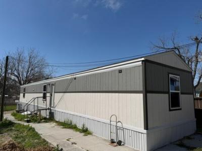Mobile Home at 104 N 12th St A Highlands, TX 77562