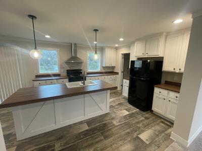 Photo 5 of 12 of home located at 313 Jordan St Mount Vernon, IL 62864
