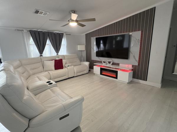 2000 Skyline 8D610487MA/B Mobile Home