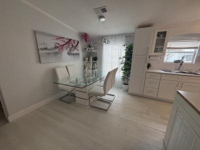 Photo 5 of 17 of home located at 116 Rolling Oaks Ridge Lane Davenport, FL 33897