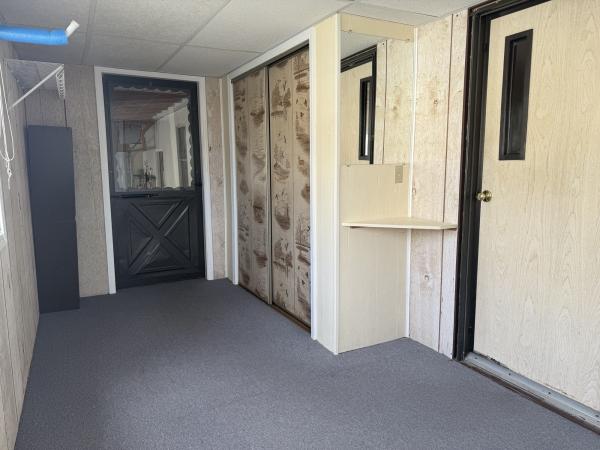 1982 Sterling 338F2860096 T Mobile Home
