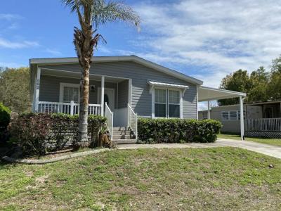 Photo 2 of 17 of home located at 502 Old Colony Rd. Leesburg, FL 34748