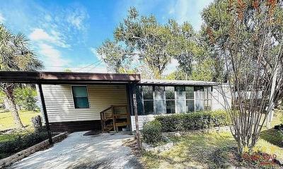 Mobile Home at 19 Valley Rd De Leon Springs, FL 32130