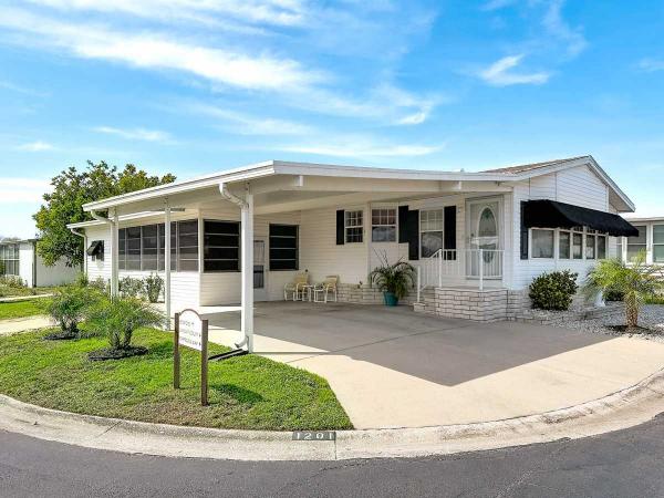 Photo 1 of 2 of home located at 2001 83rd Ave N, Lot 1201 Saint Petersburg, FL 33702