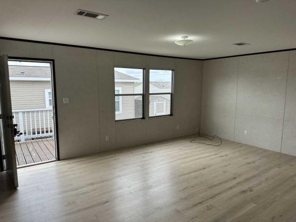 2018 Champion 12-10G-RM2852A Mobile Home