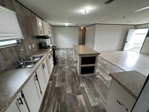 2018 Champion 12-10G-RM2852A Mobile Home