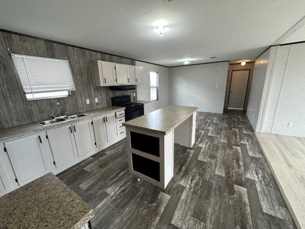 2018 Champion 12-10G-RM2852A Mobile Home