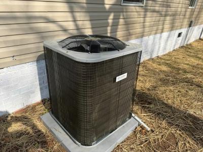 Photo 2 of 22 of home located at 1162 Stateline Rd Clover, SC 29710