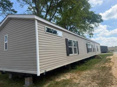 Photo 3 of 13 of home located at 22084 I-10 Vidor, TX 77662