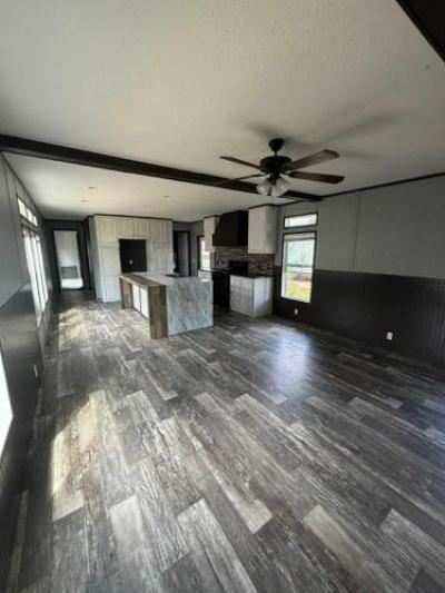 Photo 4 of 13 of home located at 22084 I-10 Vidor, TX 77662