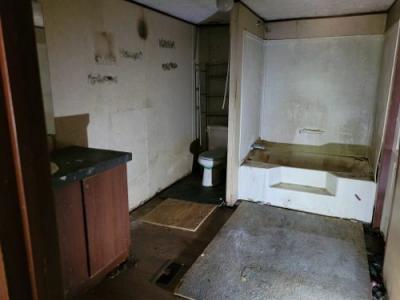 Photo 5 of 10 of home located at 8924 Bluff Rd Eastover, SC 29044