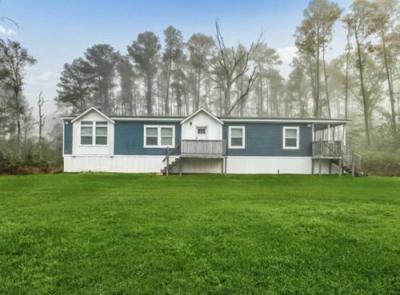 Mobile Home at 27125 Lakeview Dr Holden, LA 70744