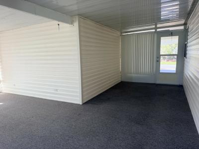 Photo 3 of 12 of home located at 372 Waldorf Dr Auburndale, FL 33823