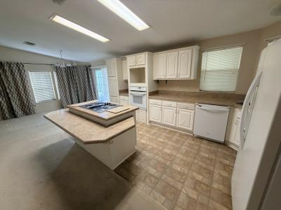 Photo 4 of 12 of home located at 372 Waldorf Dr Auburndale, FL 33823