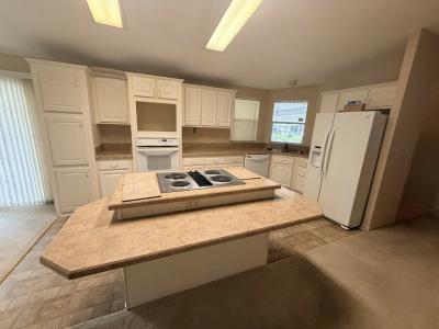 Photo 5 of 12 of home located at 372 Waldorf Dr Auburndale, FL 33823