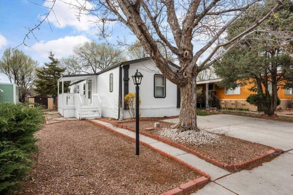 1999 Crestview Manufactured Home