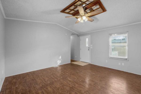 1999 Crestview Manufactured Home