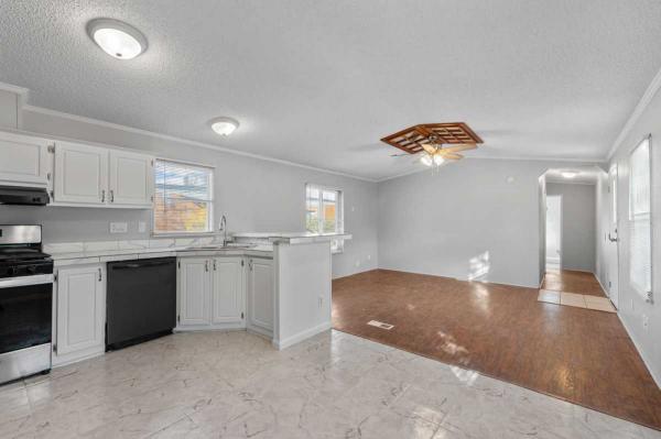 1999 Crestview Manufactured Home