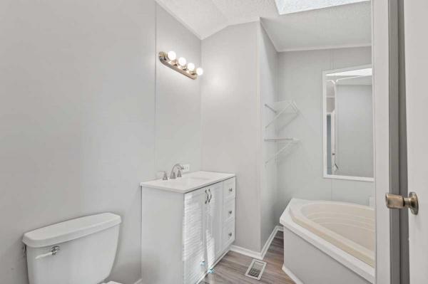 1999 Crestview Manufactured Home