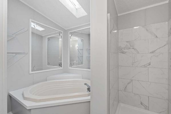 1999 Crestview Manufactured Home