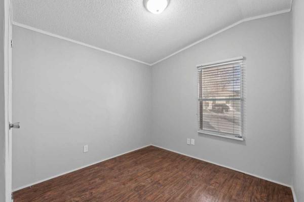 1999 Crestview Manufactured Home