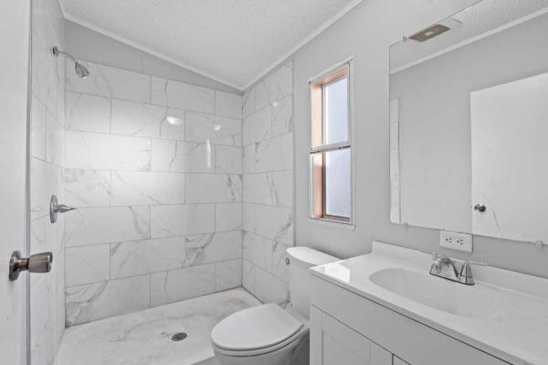 1999 Crestview Manufactured Home