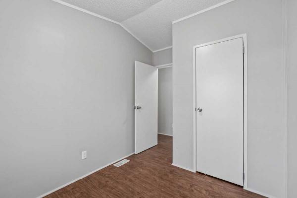 1999 Crestview Manufactured Home