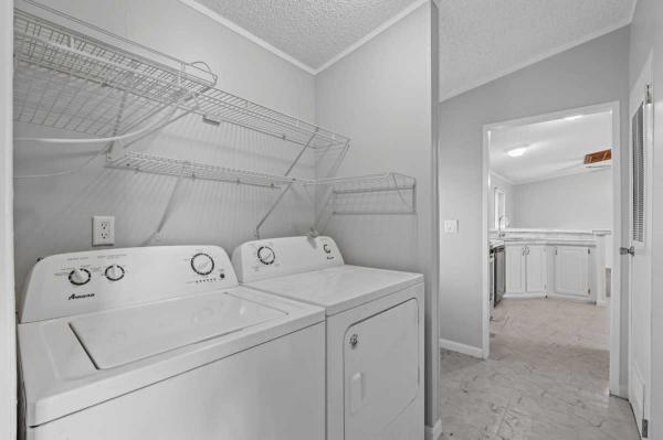 1999 Crestview Manufactured Home