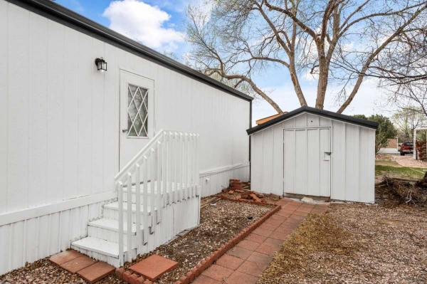 1999 Crestview Manufactured Home